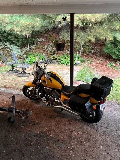 Honda V Four 750 Magna 1994 85 099 Km au compteur Je l’ai achete l’automne passe. En TRES bonne cond...