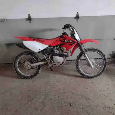 2006 Honda CRF 100 dirt bike. Single cylinder 4 stroke gas engine with 5sp manual transmission. In e...