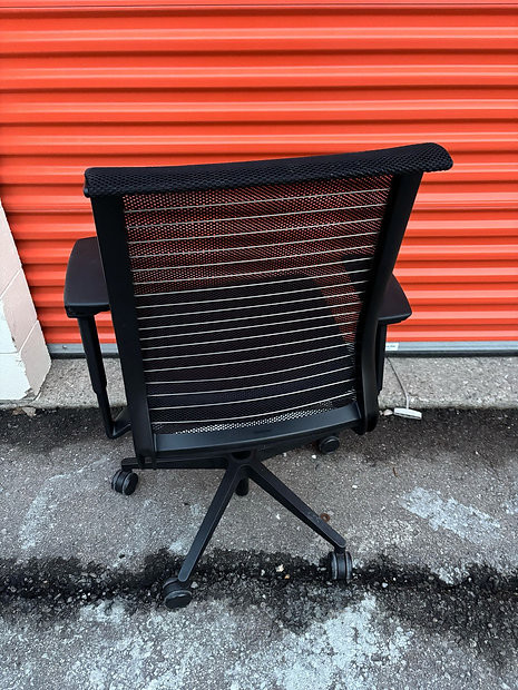 Steelcase Think Leather Chair!! in Chairs & Recliners in City of Toronto - Image 4