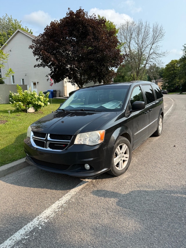 2013 Dodge Caravan Crew Stow ‘n Go — photo 2