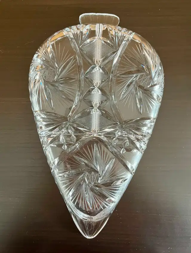 Vintage 1960s pinwheel crystal service dishes in Arts & Collectibles in City of Montréal - Image 8
