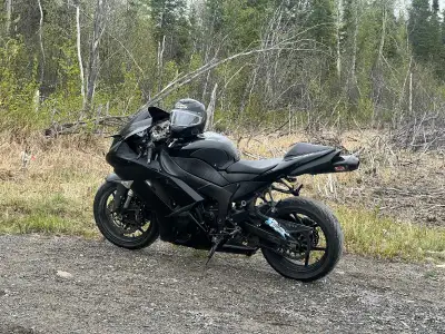 Kawasaki zx6r 2008 25000 kilometers New both tires Steering damper plus phone mount included Ownersh...