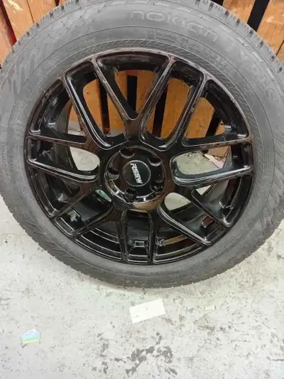 4 mags 5 x 108 noir monter 3 pneus dhiver 225 55 18. Nokian a voir vrai aubaine vaut 2000 laisse a s...
