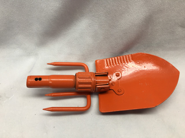 Folding Orange Mini  Shovel /Rake in Outdoor Tools & Storage in St. Catharines - Image 3