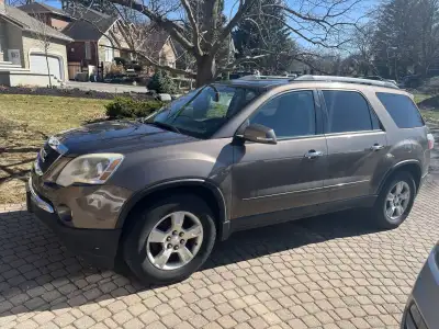 Quick Specs: • Mileage: 180,000 km (Low for its age) • Trim: SLE FWD • Seating: 7-Passenger (Captain...