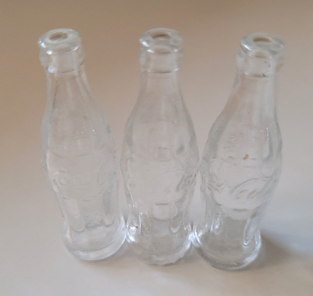 Vintage Miniature Coca Cola - Coke Bottle in Arts & Collectibles in Oshawa / Durham Region - Image 2