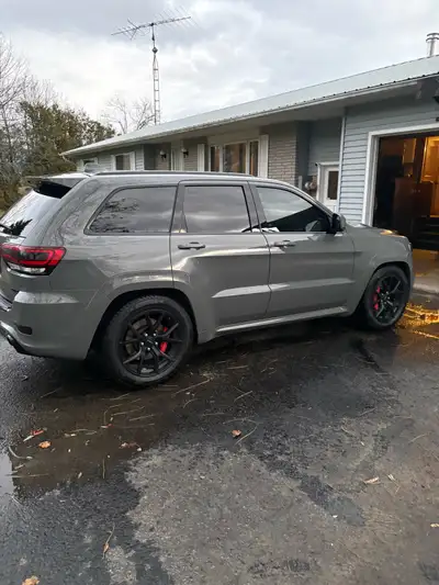 Brand new Michelin x-ice 275/50/20 with less then 500km on 5x127 OEM JEEP SRT RIMS 20” in new condit...