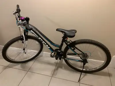 CCM Hardline Hardtail Mountain Bike, Black. 21 speeds. 26 inches.
