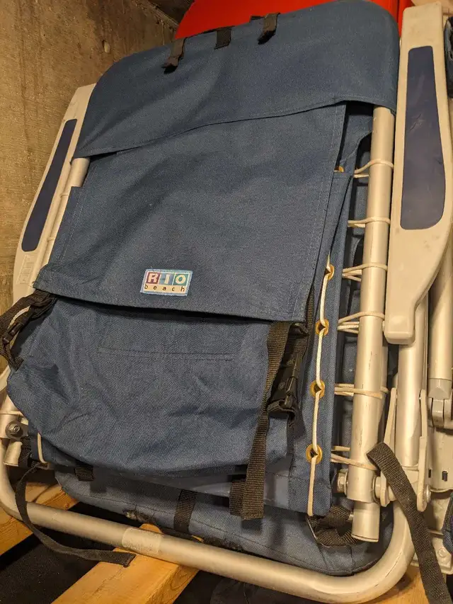 Folding low profile event chairs with shoulder carrying straps 62863284475521121