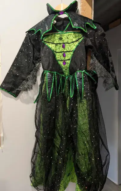 Girls Size 7-8 Green Witch Dress Halloween Costume, View more