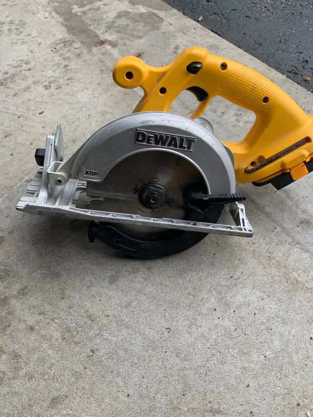 dewalt 18v circular saw in Power Tools in Barrie - Image 3