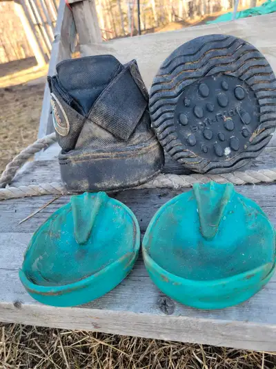 Soft Ride boots with gels. Size 7. Used only a couple times. Located 1/2 hour west of St. Albert. Ca...