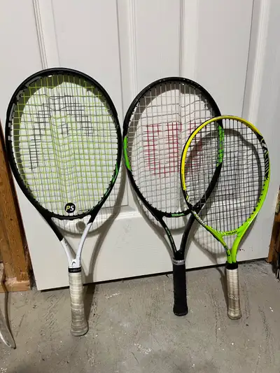 Raquettes de tennis junior à vendre ensemble (90$) ou séparément Head Speed junior 26 pouces en parf...