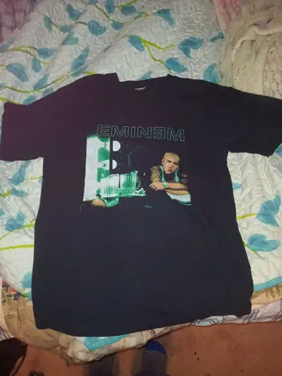 Large size Eminem encore t-shirt.Rare. Compare to some sold on eBay. Good price for a rare shirt. Sh...