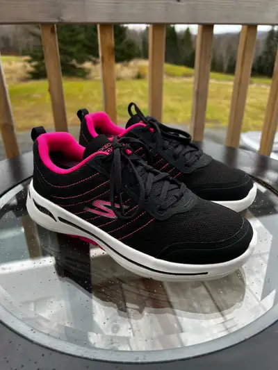 SKECHERS Women's GOWALK ARCHFIT Shoes -  Black Pink Sz 7, View more