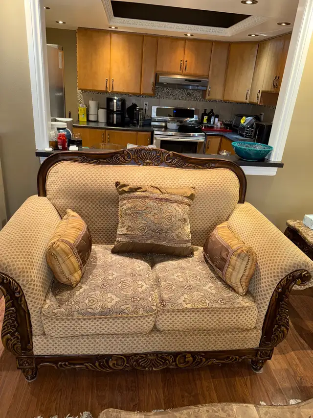 Elegant Antique-Style Sofa Set – 3 Piece Living Room Set in Couches & Futons in Markham / York Region - Image 3