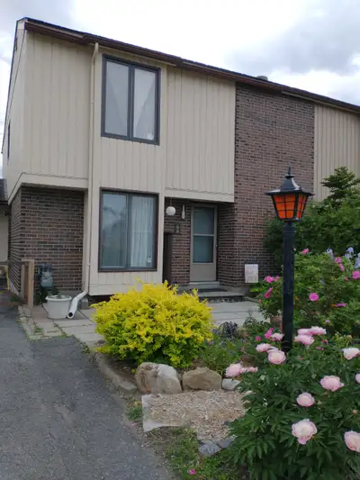 4 Bedroom Craig Henry and Greenbank Area - for Aug 1