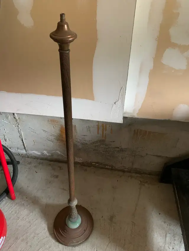 Vintage Lamp Stand in Other in Markham / York Region - Image 2