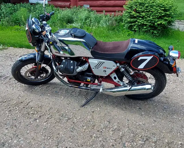 2013 Moto Guzzi V7 Racer Limited Edition in Street, Cruisers & Choppers in Trenton - Image 3