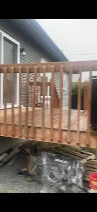 Balcon avec escalier 10x10 en bois traité 