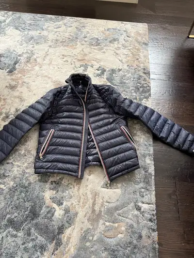 For sale is a Moncler Daniel Short Down Jacket Size 2 Navy Blue in absolute PRESTINE condition. Worn...