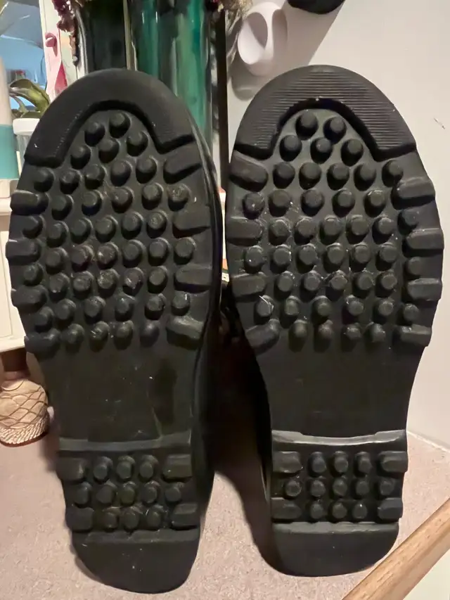  Kodiak winter boots men’s 9 1/2 in Men's Shoes in Nanaimo - Image 5