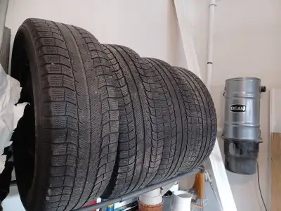 A set of 4 michelin x-ice tires with rims (225/65R17). Used for three seasons and in good working co...