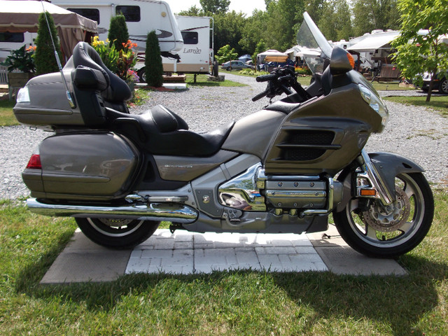 Moto Honda Goldwing GL1800 2008 dans Utilitaires et de promenade  à Ville de Montréal