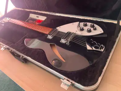 Rickenbacker 330 trade/échange possible, View more
