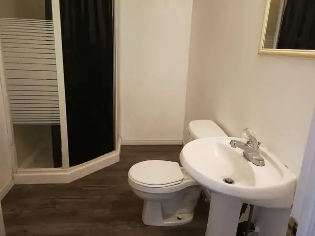 Two rooms for student in Room Rentals & Roommates in Peterborough - Image 3