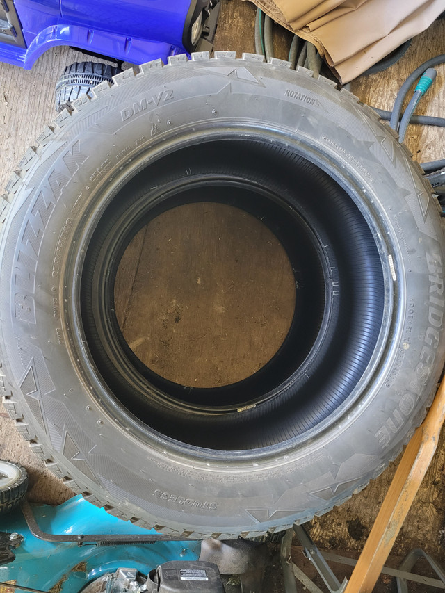 Set of Bridgestone Blizzak DM-V2 in Tires & Rims in Thunder Bay - Image 2