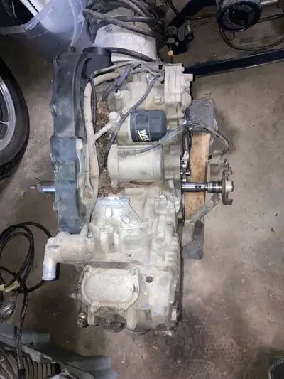 2006 660cc grizzly motor, has good compression, good for a project or parts send offers or trades