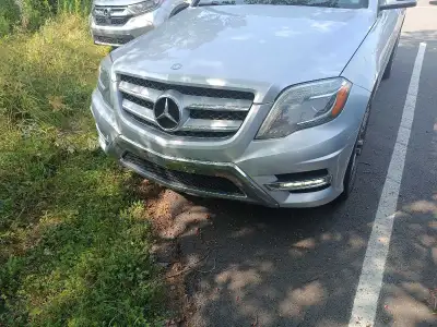 Mercedes Benz GLK-250 Diesel AWD Interior and body detailing Carfax available Very clean. Non-smoker...