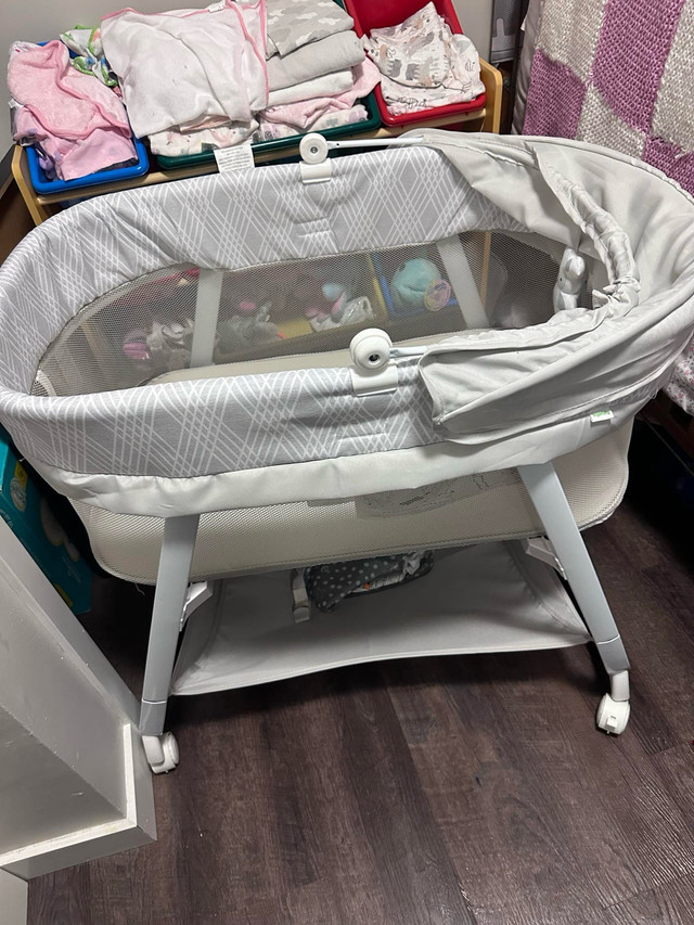 Bassinet in Cribs in St. Catharines - Image 2
