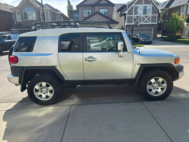 2007 Toyota FJ in Cars & Trucks in Calgary - Image 4
