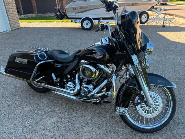 2009 Harley Davidson in Touring in Lethbridge - Image 3