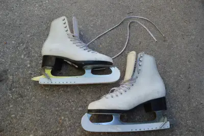 Female Ice Skates - Size 5, View more
