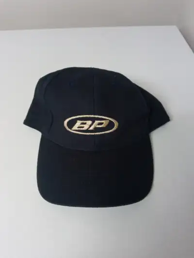 lot de casquettes à partir de 3 $ environ 100