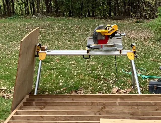 DEWALT 12" MITER SAW w/ stand in Power Tools in Ottawa - Image 3