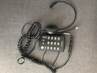 Practica headset - Dial pad works like telephone 