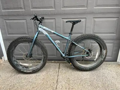 Used Rocky Mountain Blizzard Fatbike (2014) - size M Purchased 2015 from Kananaskis Outfitters as pr...