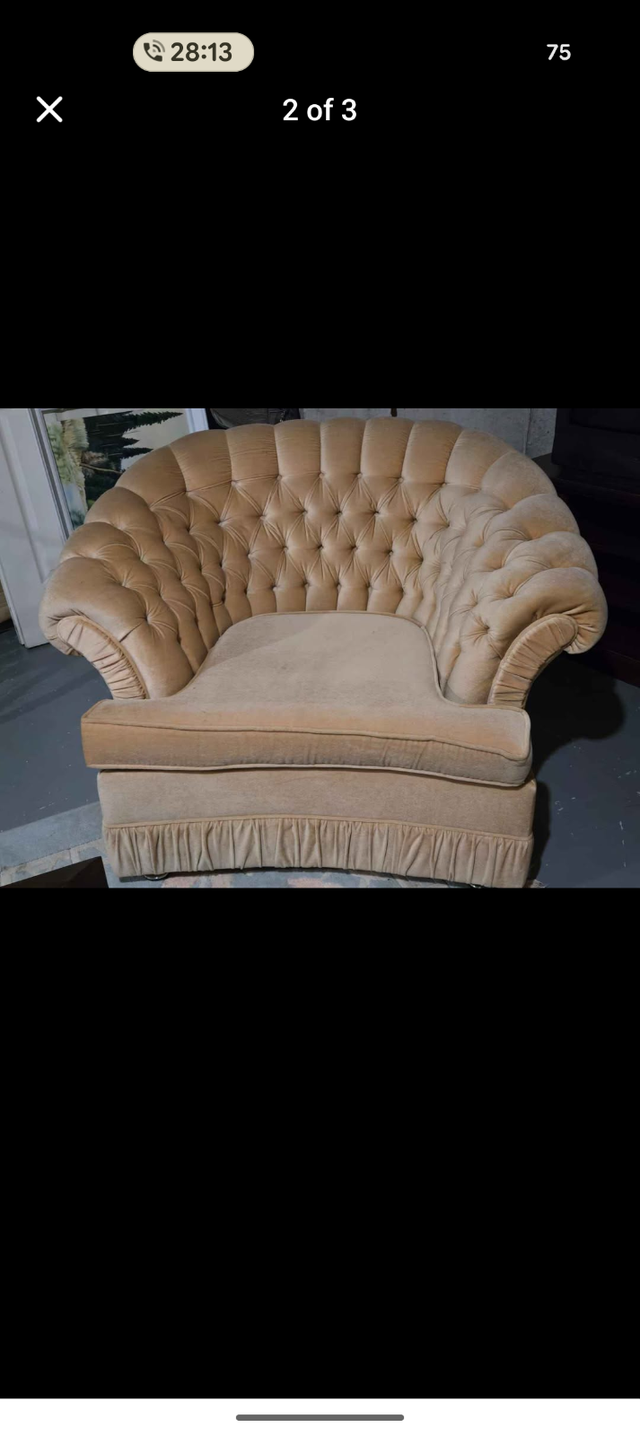 Vintage couch and chair in Couches & Futons in Markham / York Region - Image 4