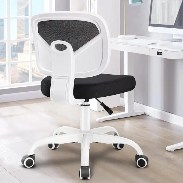 Primy desk office chair  in Chairs & Recliners in Oakville / Halton Region - Image 2