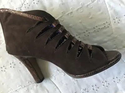 SHOES - WOMAN, View more