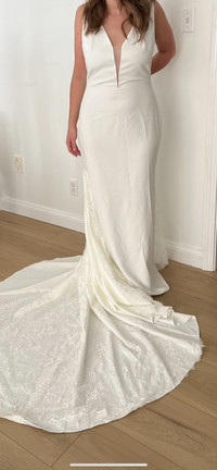 Size 18 wedding dress (NEVER WORN)