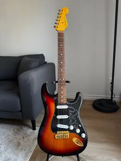 1995 Fender Stevie Ray Vaughan (SRV) Stratocaster – Original Twe, View more