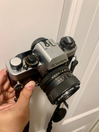 Rollei Rolleiflex SL35 E with 50mm f/1.8 Planar Lens 