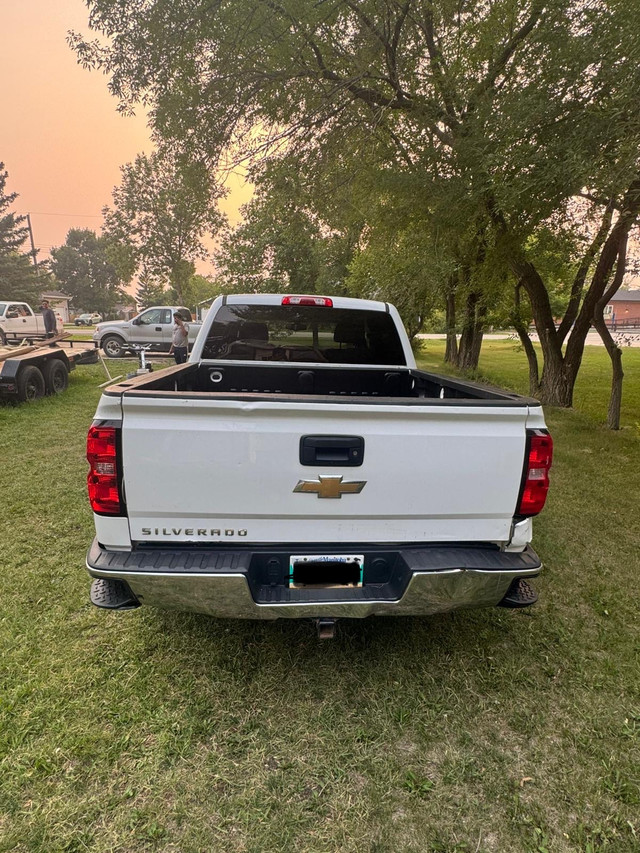 2017 Chevrolet Silverado 1500 LS 4x4 Crew Cab in Cars & Trucks in Winnipeg - Image 4