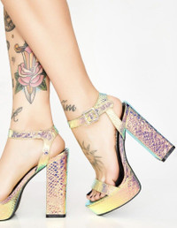 New never worn size 7 Dolls kill iridescent snake skin heels