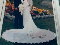 Beautiful Wedding Dress and Veil - Dry cleaned - Size 4-6